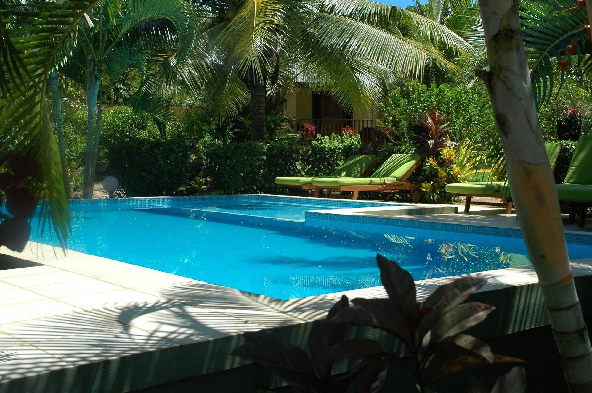 Mangoes Resort (Adults Only) Порт Вила Екстериор снимка